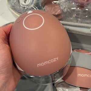 Momcozy Pink Women's wearable breast pump M9